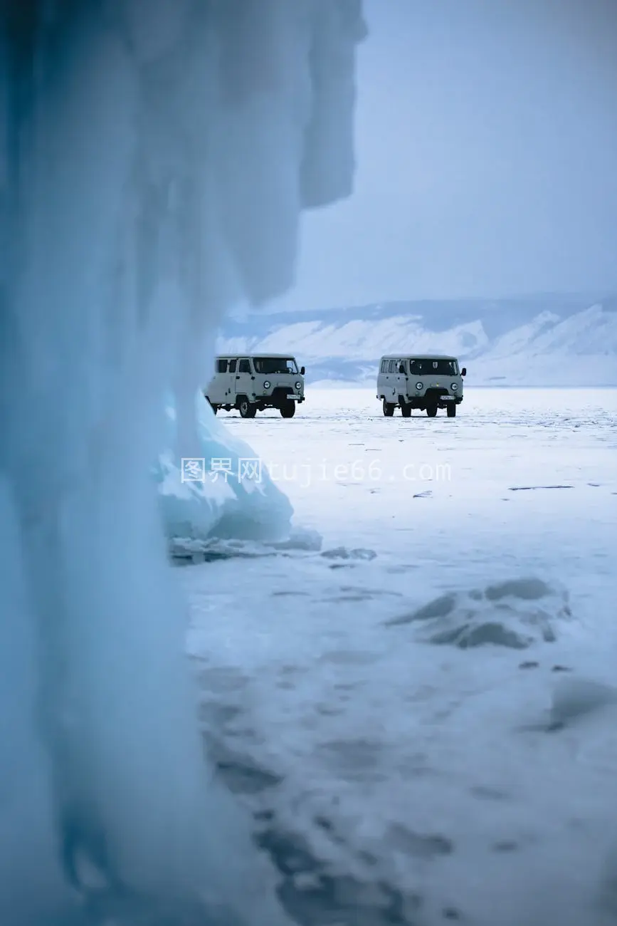 越野雪地冰面冬日景图片