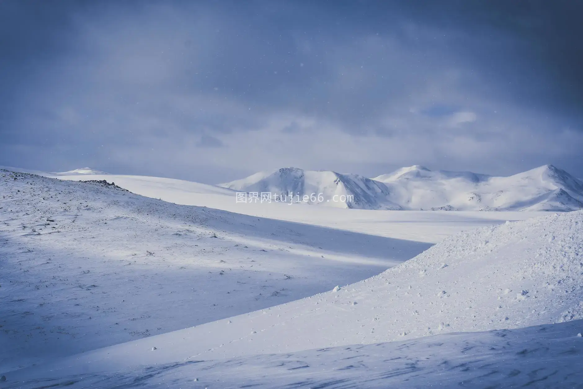 雪山雪地冬季自然风光图片