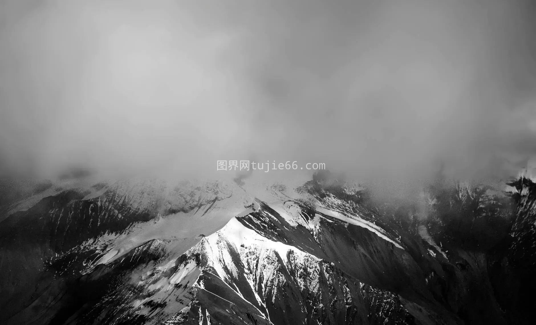 阿拉斯加雪山雾景图片