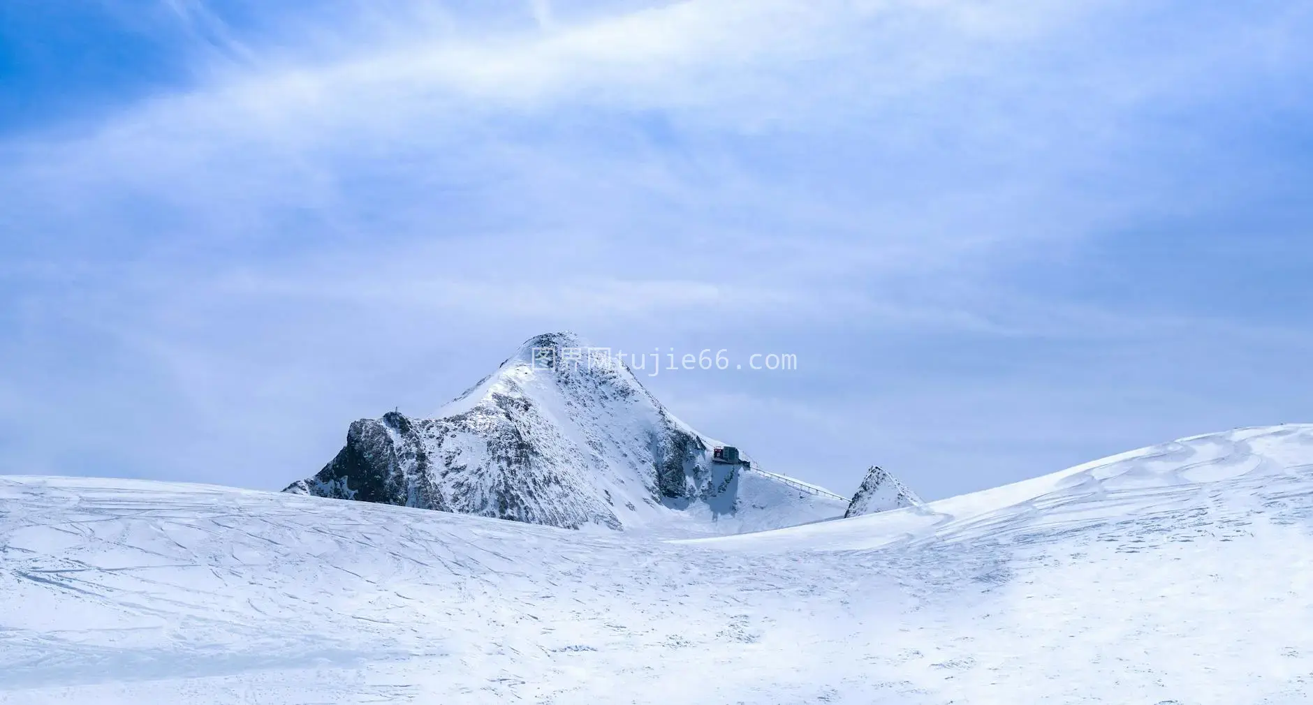 雪峰蓝天冬之美图片