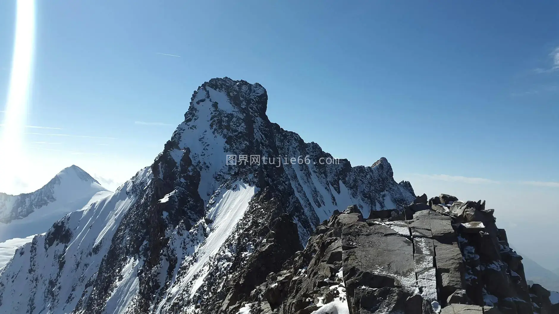 雪峰蓝天美景图片