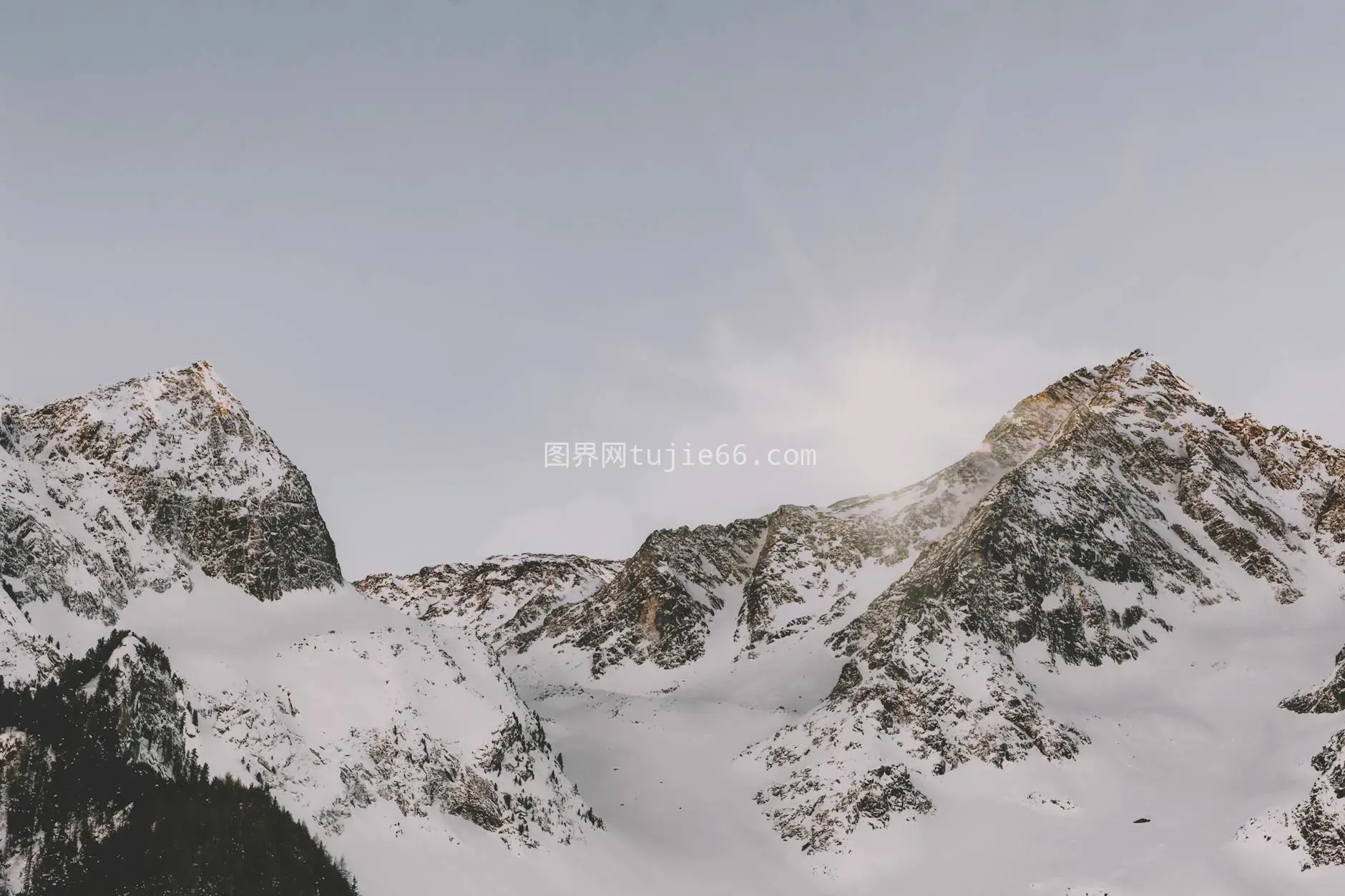 壮丽雪峰日出美景图片