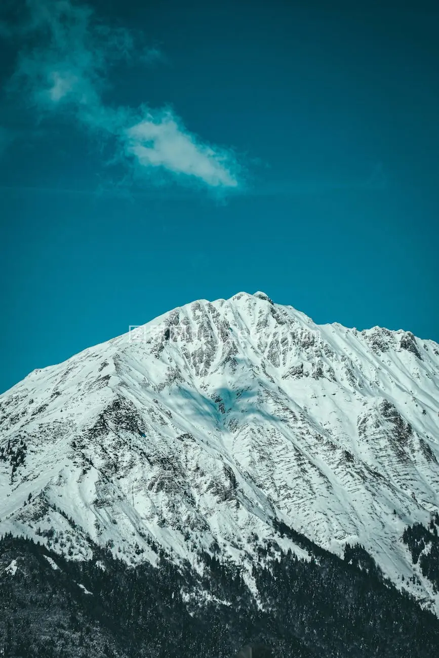 雪山蓝天冬日美图片