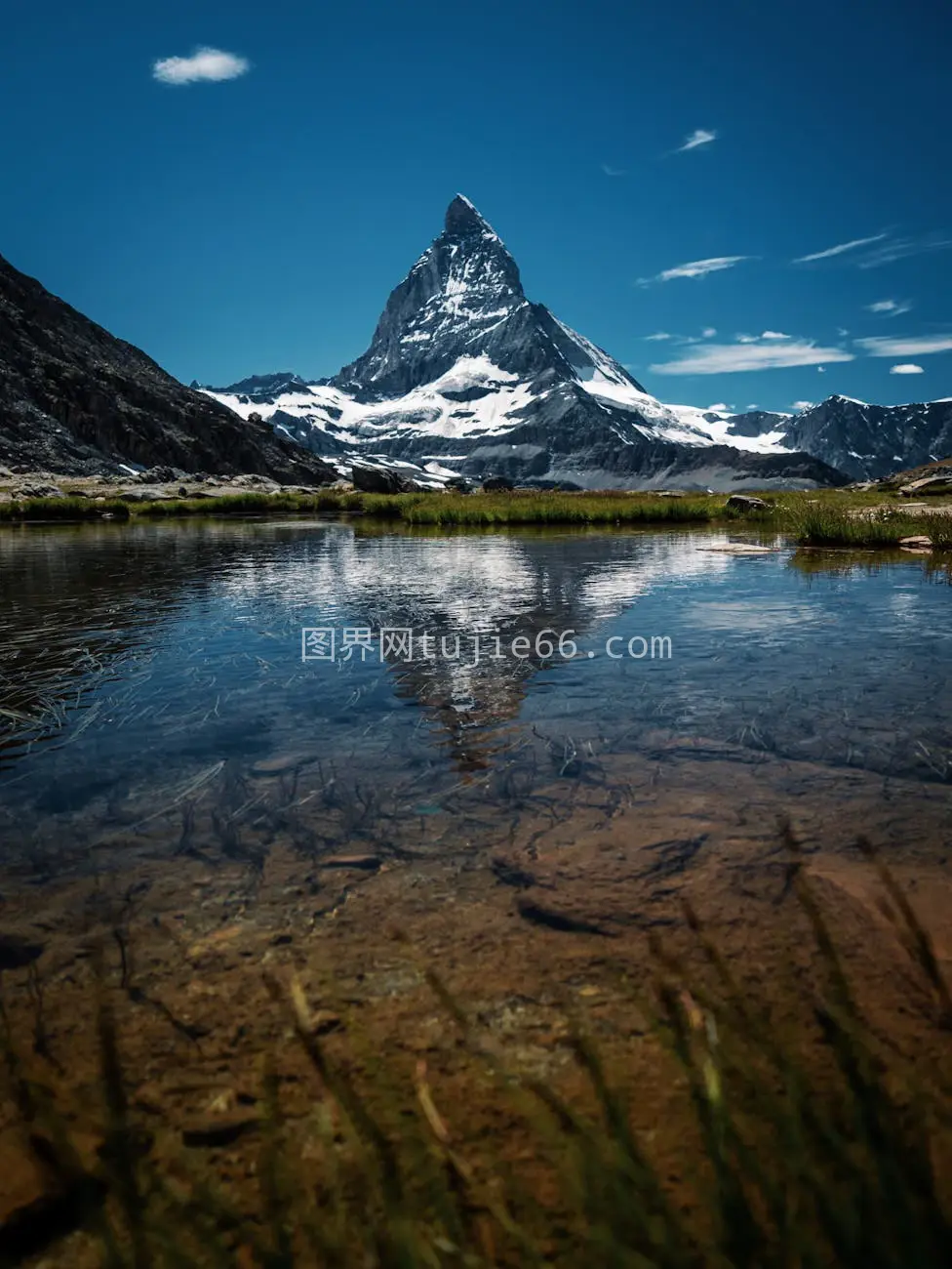 马特洪倒影高山湖自然宁静图片