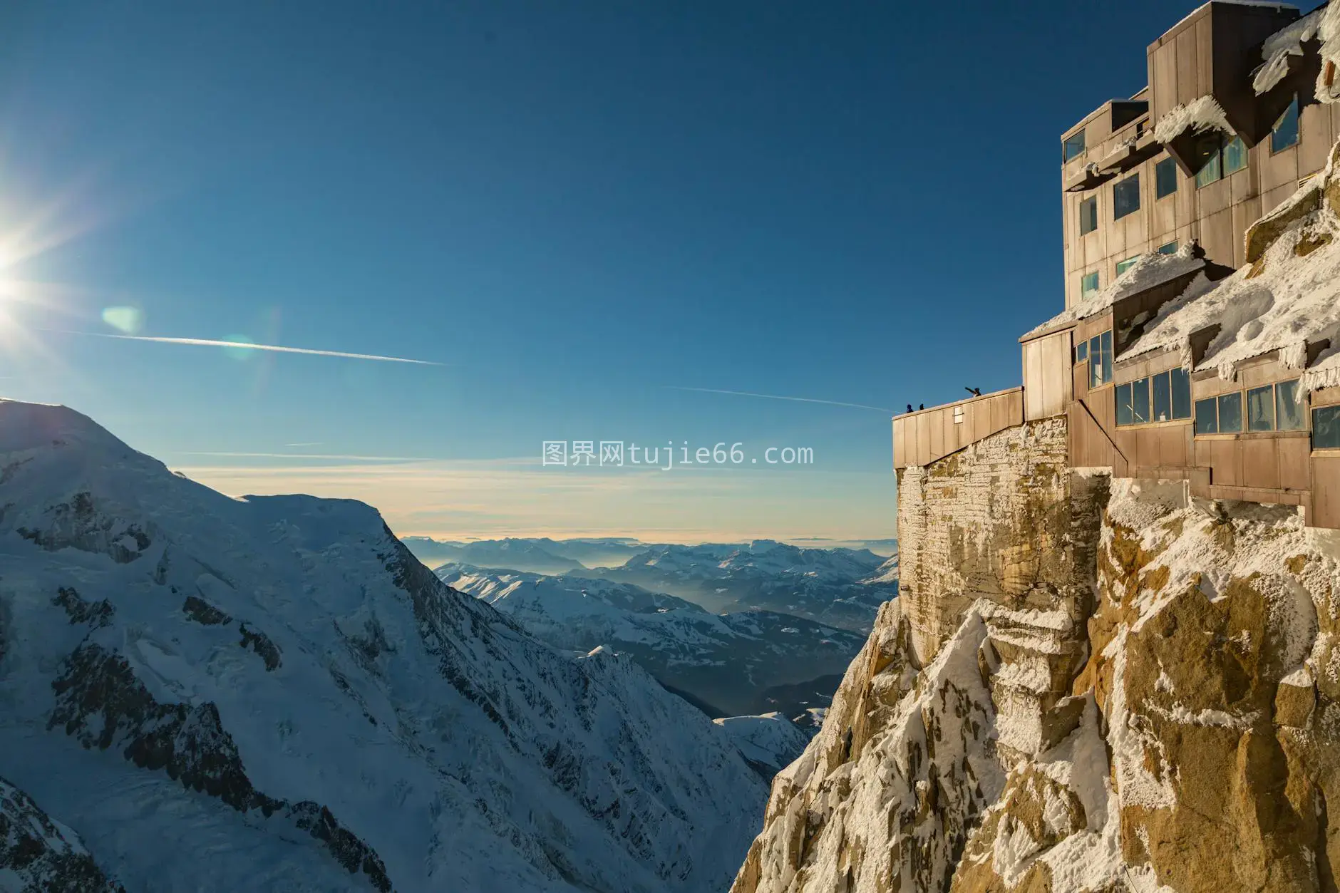 冬日雪峰悬崖建筑景图片