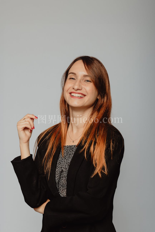 自信微笑职业装女性