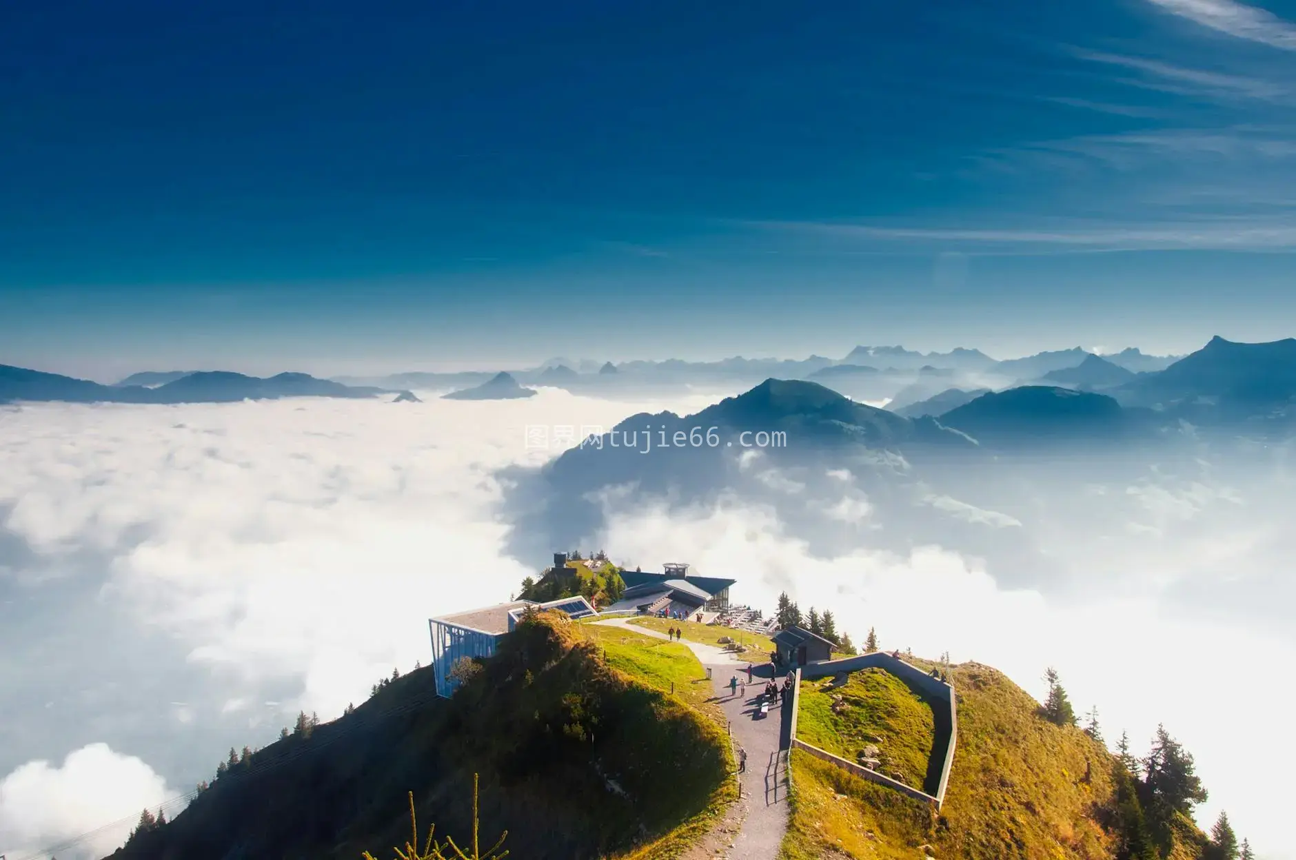 瑞士斯坦泽霍恩山云雾缭绕景致美图片