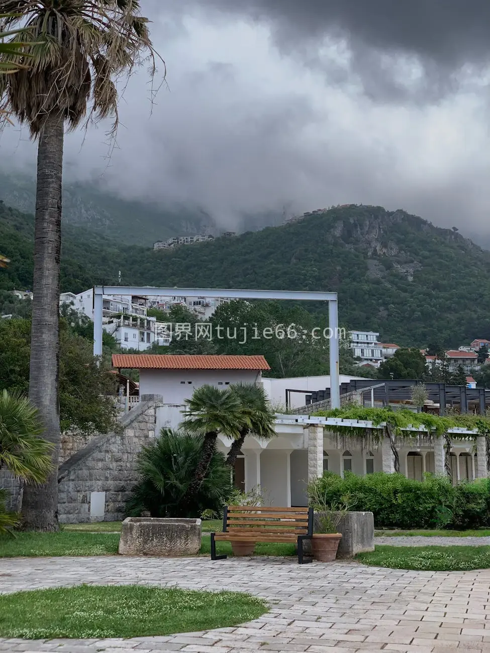 地中海建筑云山景致图片