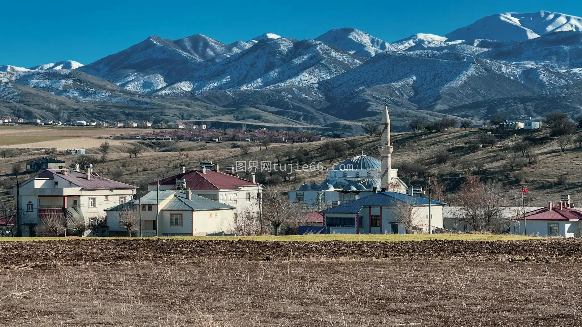 雪覆Kovancılar城镇景致迷人图片