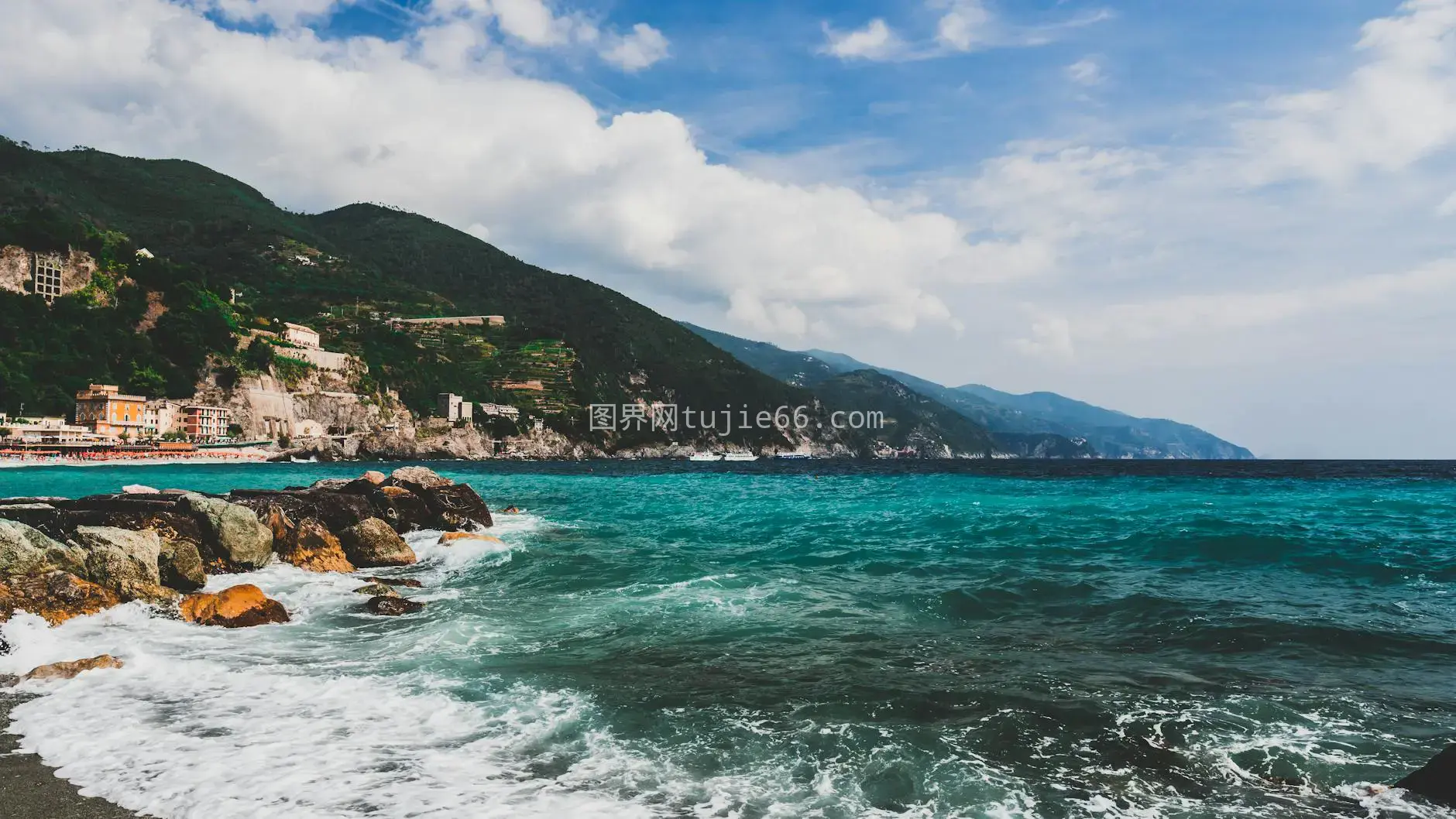 意大利地中海碧海蓝天山丘景图片