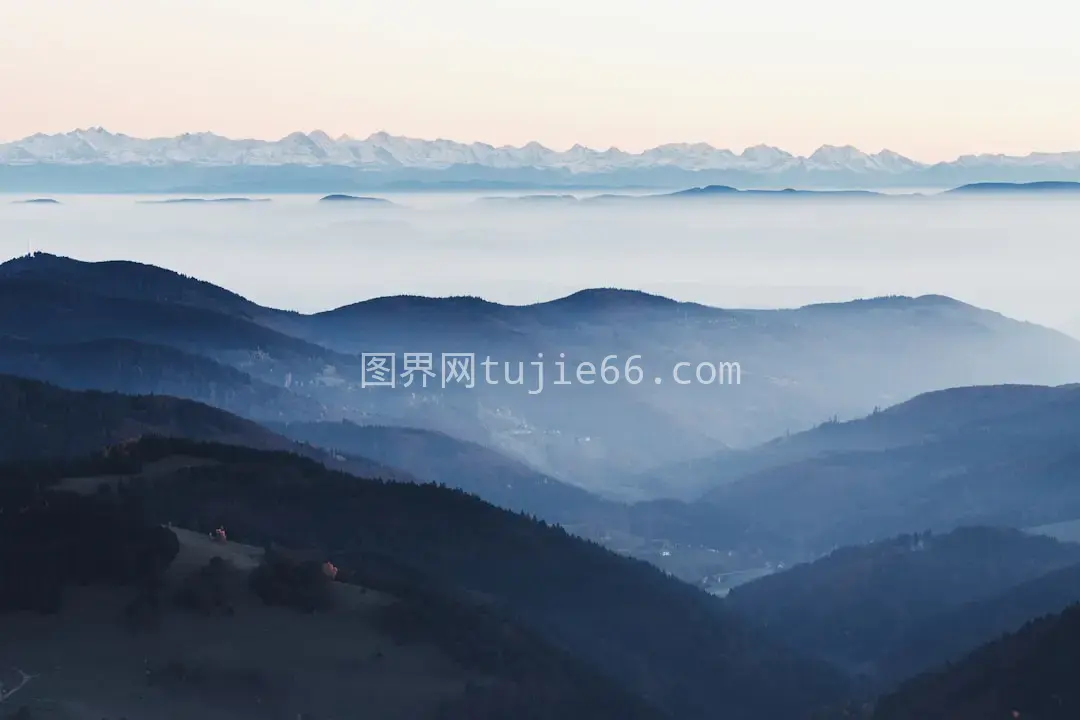 山地空中摄影 白天美景图片