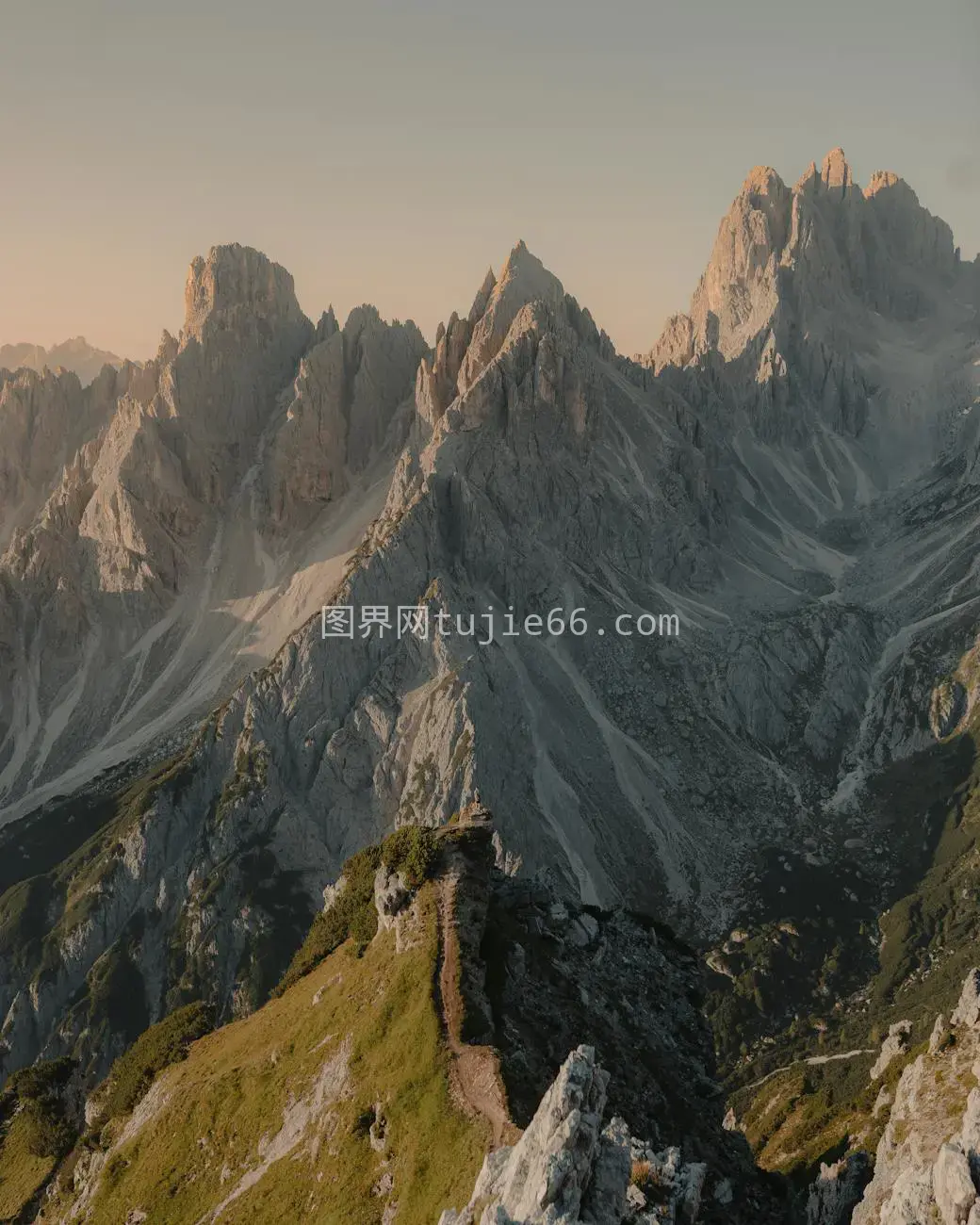 意美Dolomites日落胜景图片