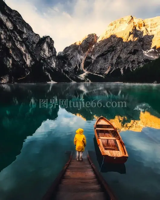 湖山码头船只探险沉思