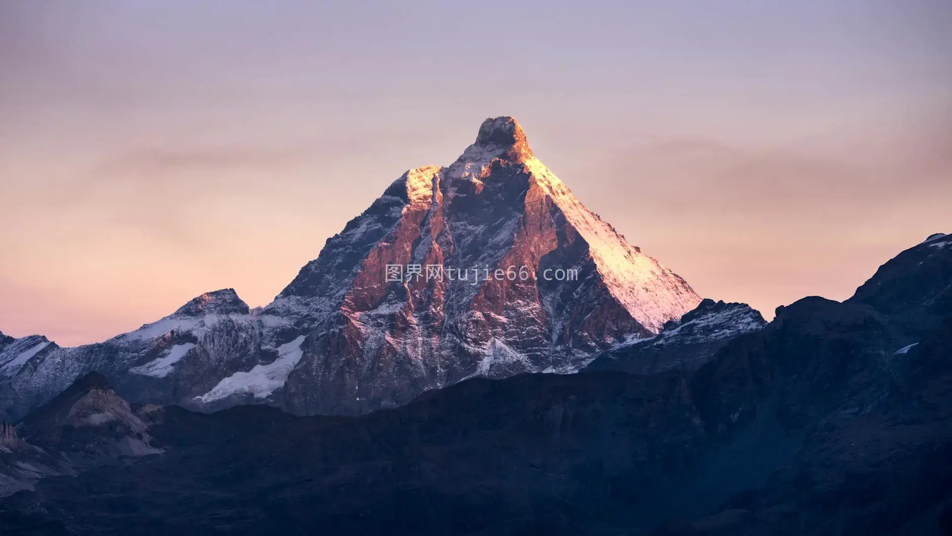 壮丽Matterhorn日出映彩空图片