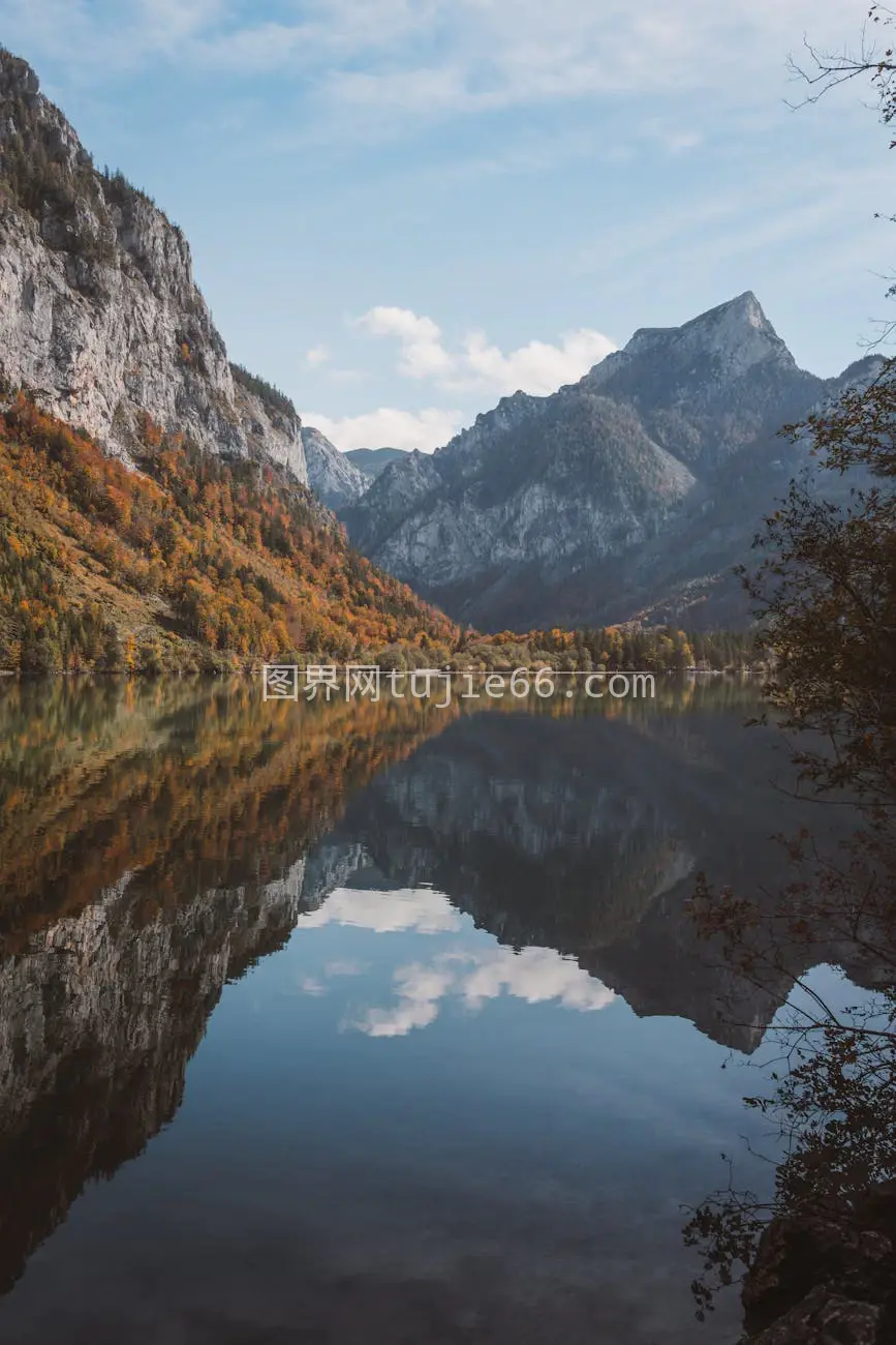 秋日湖光山色图片