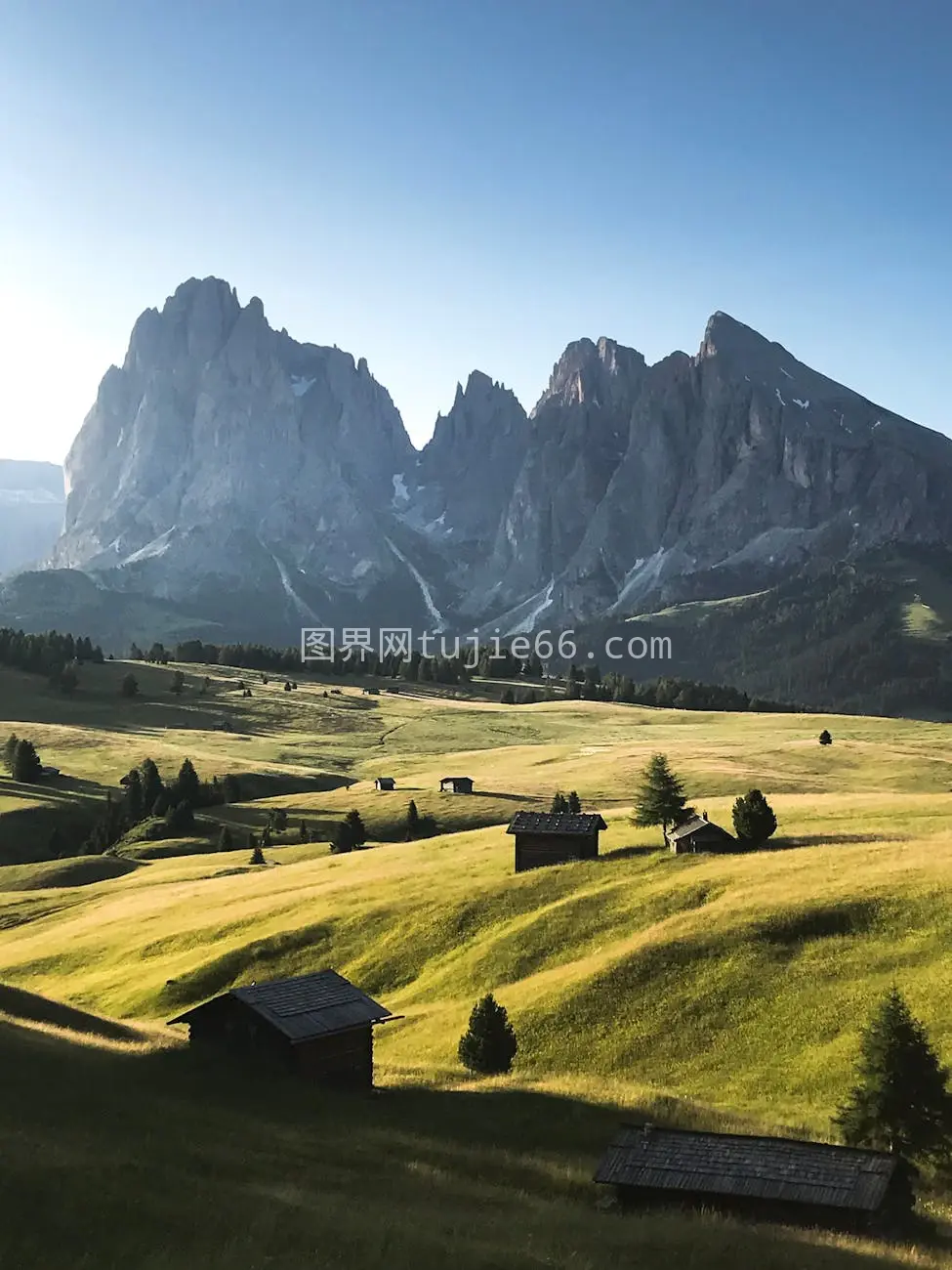 山丘连绵风景美 自然爱好者天堂图片