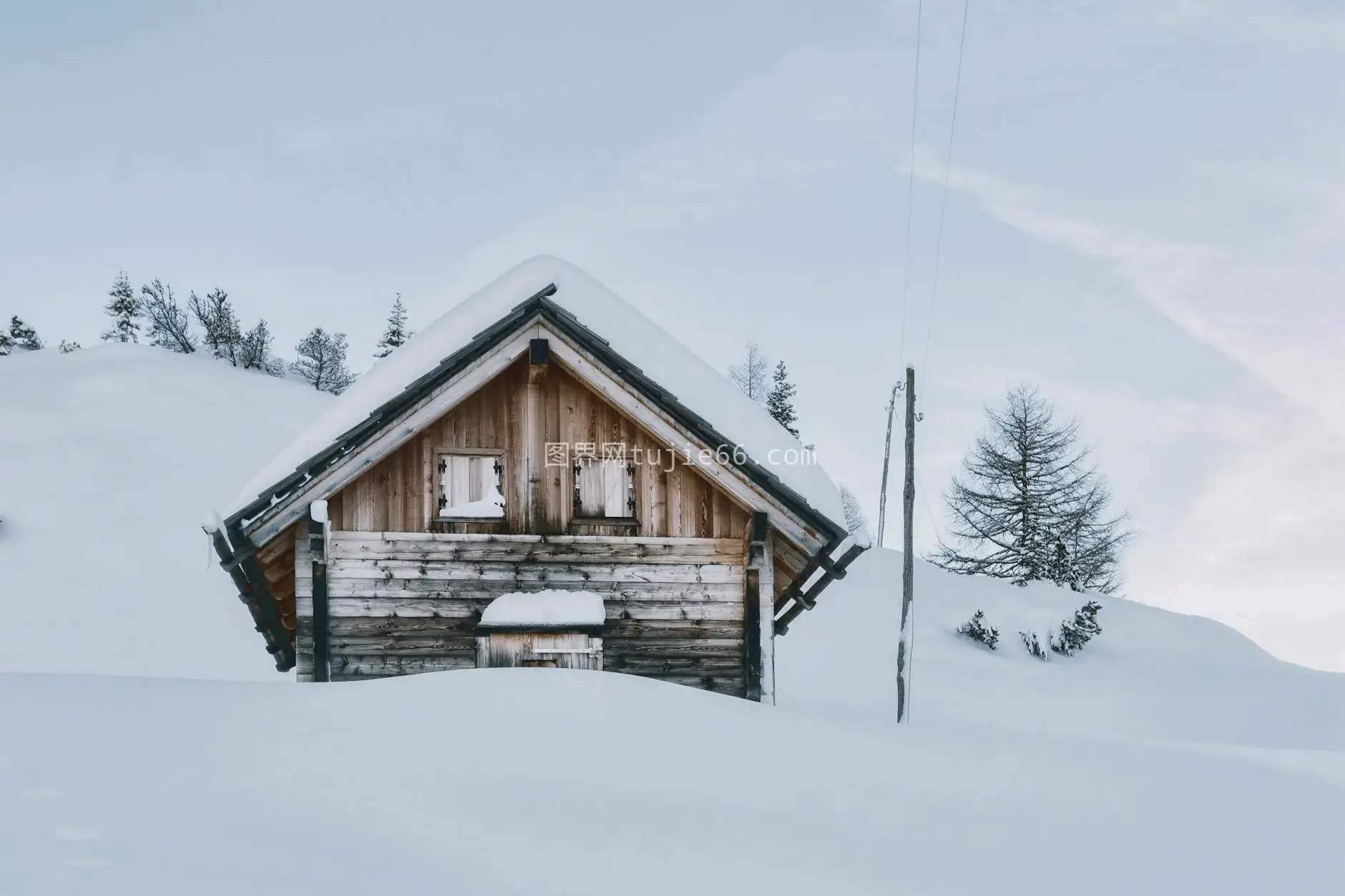 雪中木屋冬日景致图片