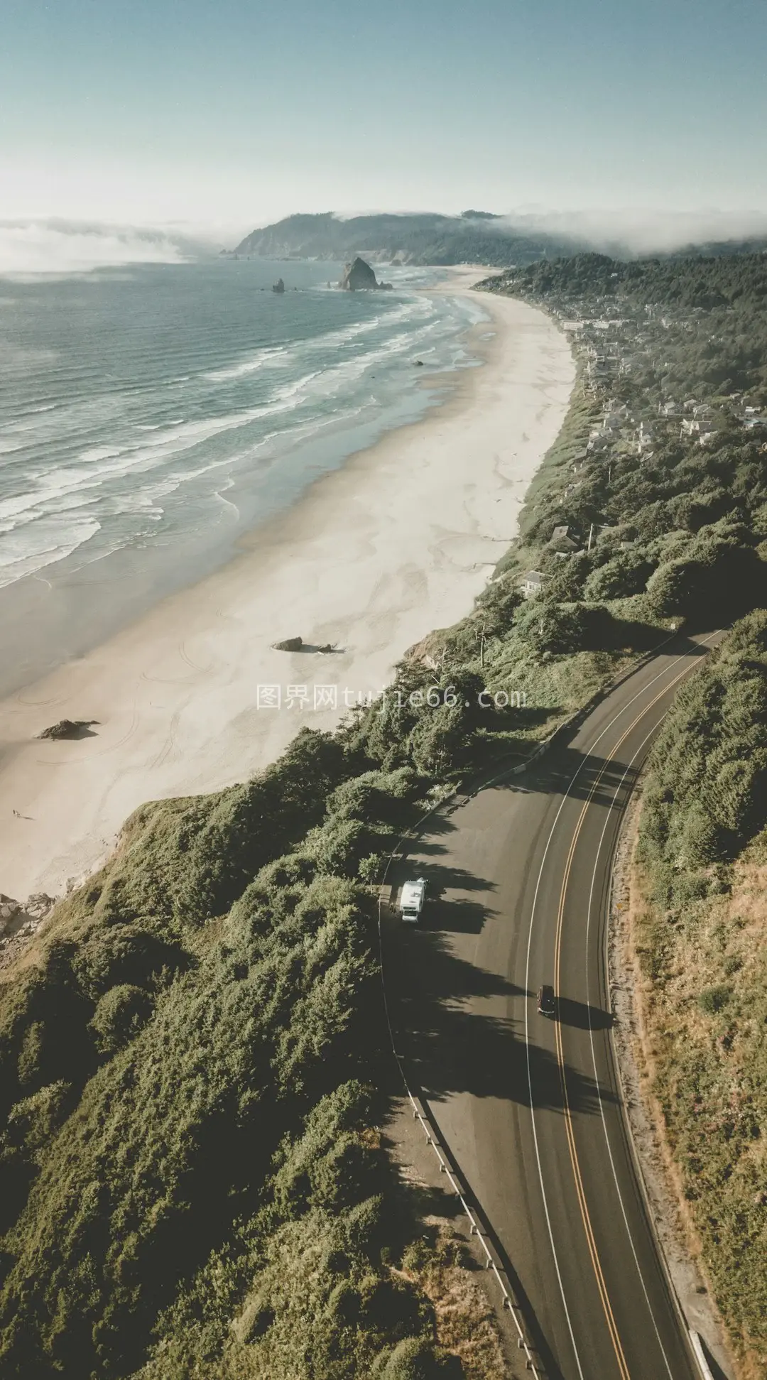 海岸道路航拍美景图片