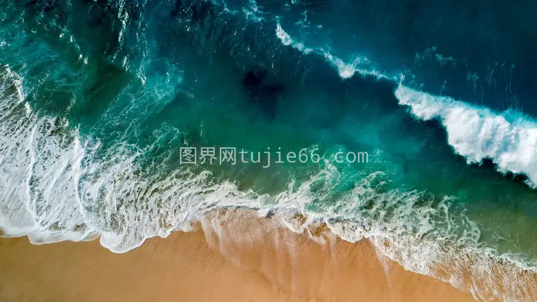 棕色海岸白日海浪景致图片