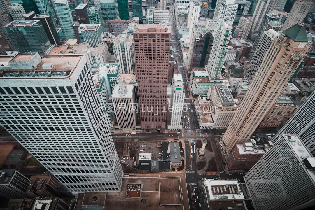 空中俯瞰白昼城市建筑景象图片