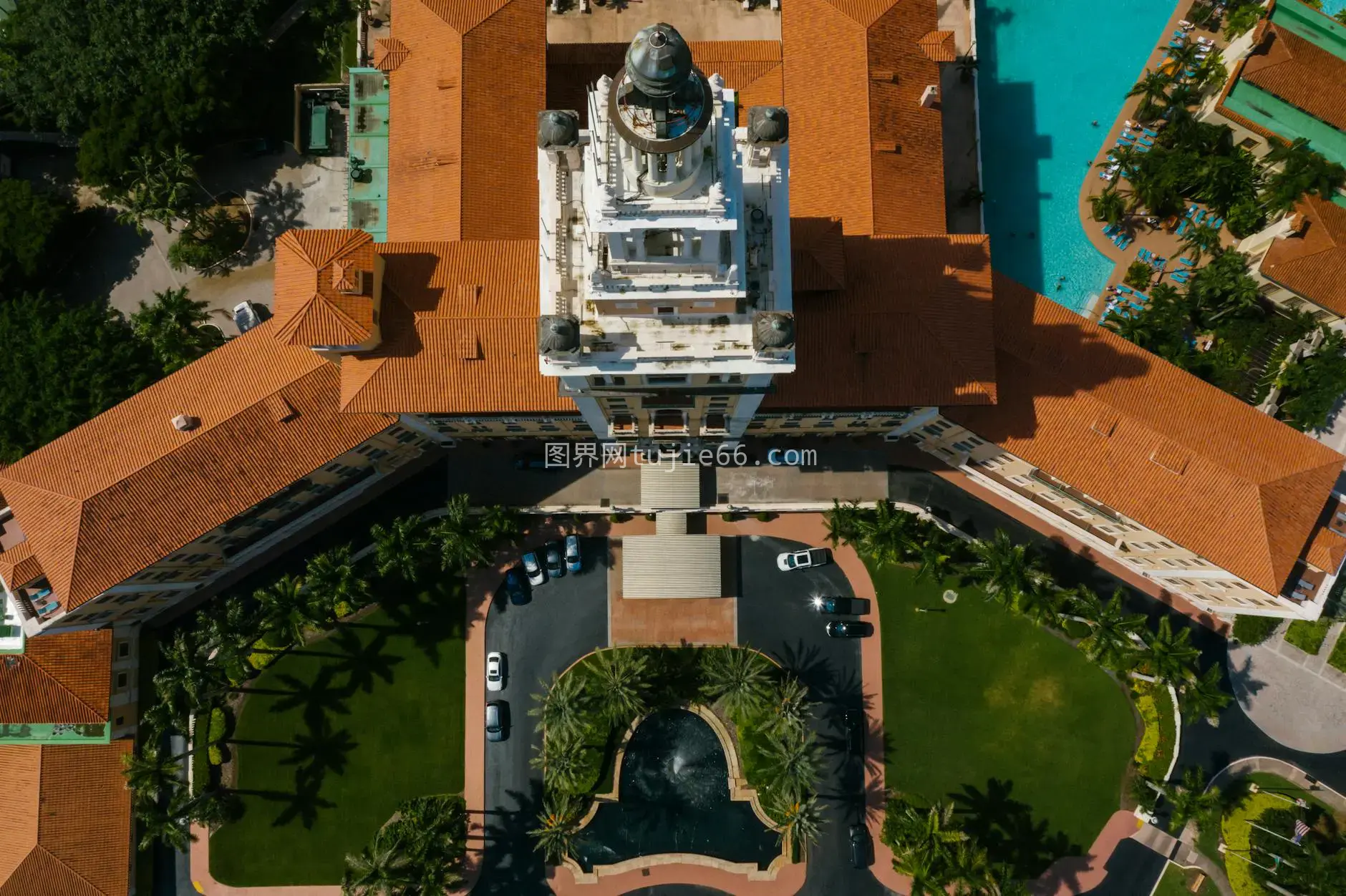 迈阿密空中美景 豪华泳池绿意盎然图片