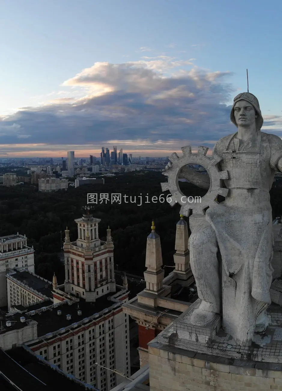 日落时分空中观莫斯科天际线苏联纪念碑图片