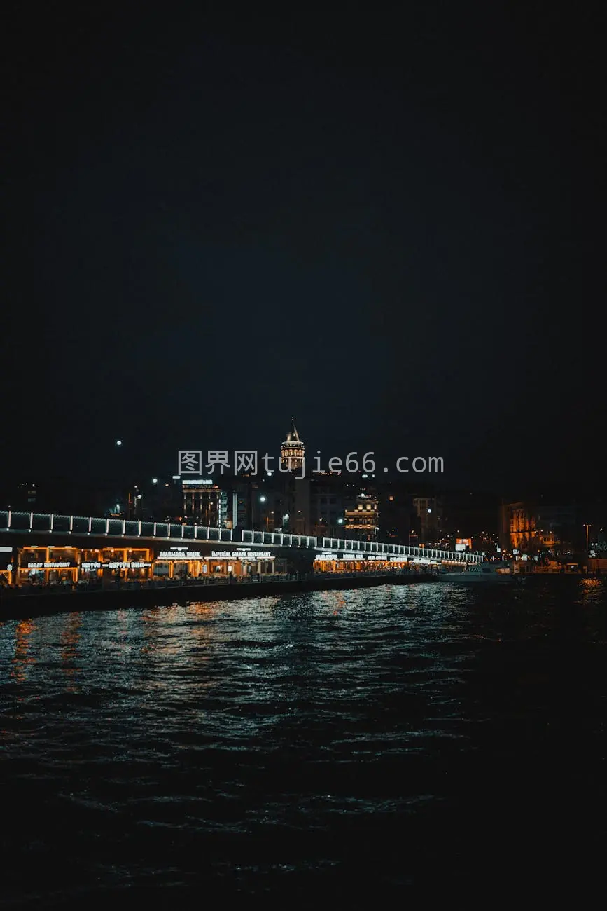 伊斯坦布尔夜景海达尔桥倒影图片