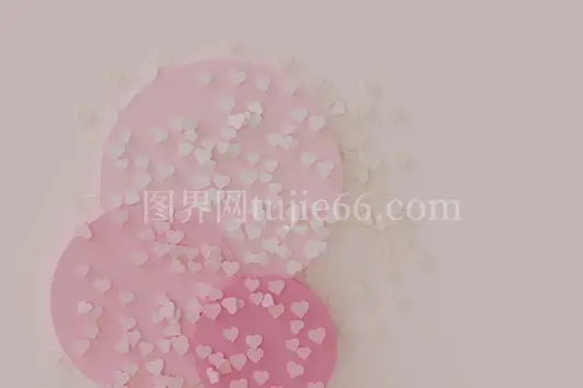 粉色白色剪纸心形