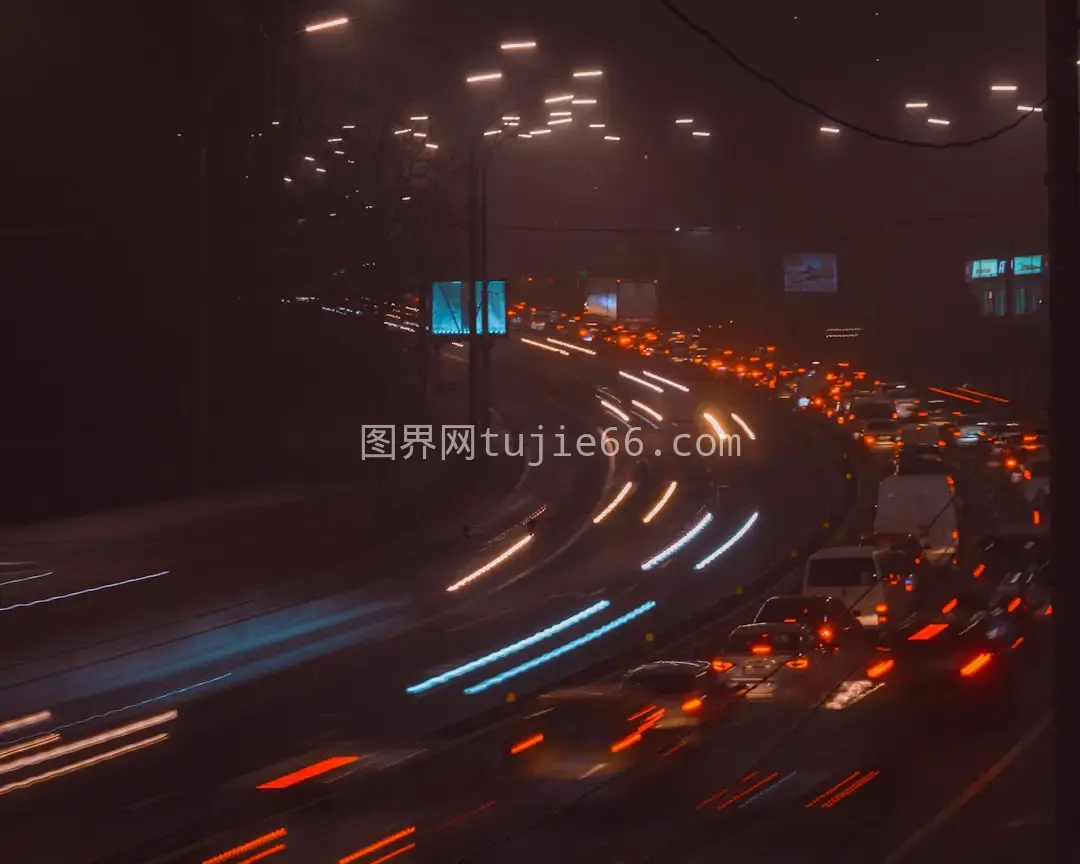 夜幕降临道路车辆景象图片