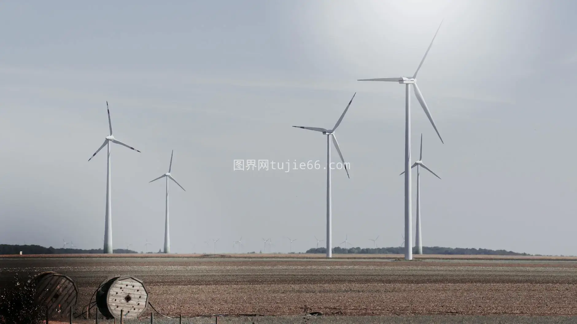 风车田野蓝天可再生能图片