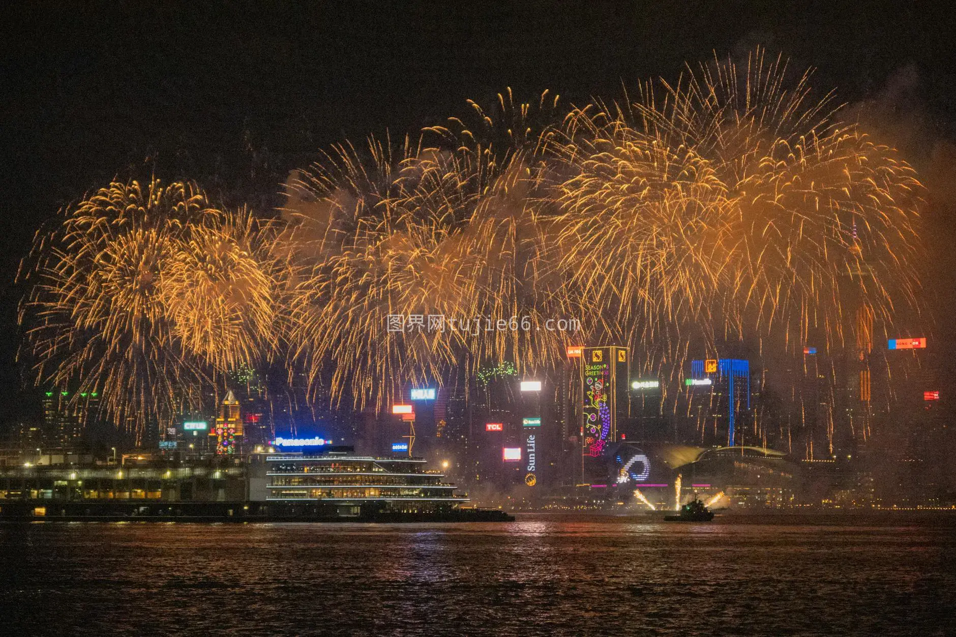 香港九龙夜烟花璀璨图片