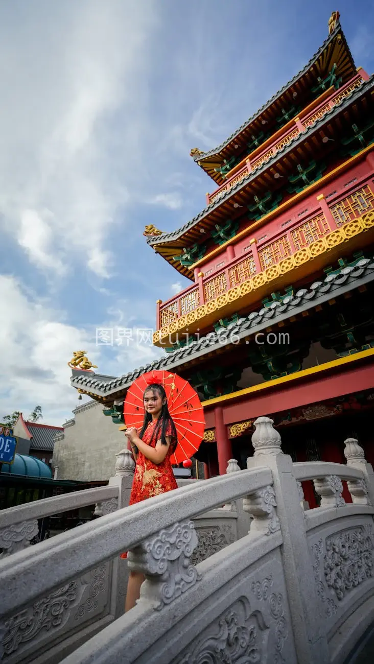 印尼雅加达寺庙前亚洲模特惊艳亮相图片