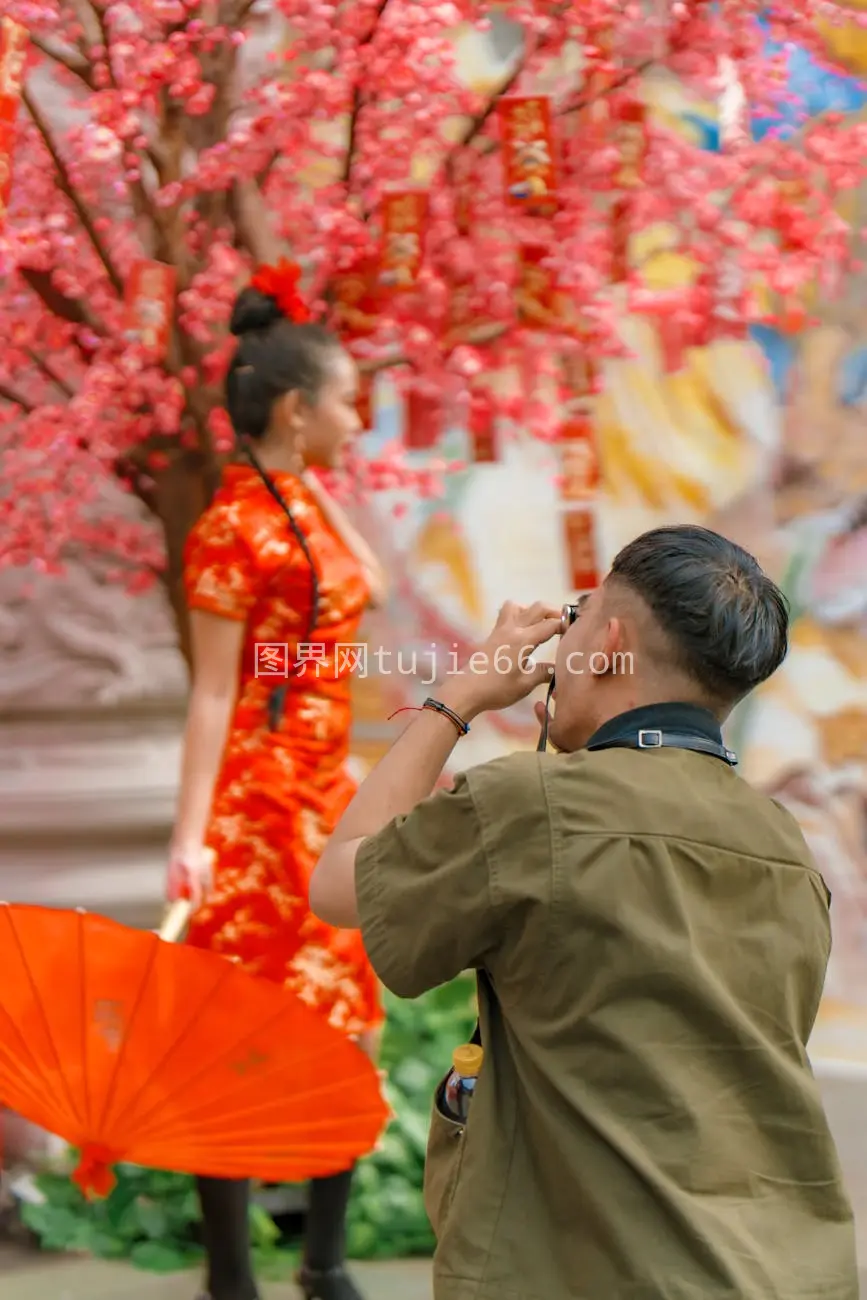 摄影师雅加达春节模特传统服饰图片