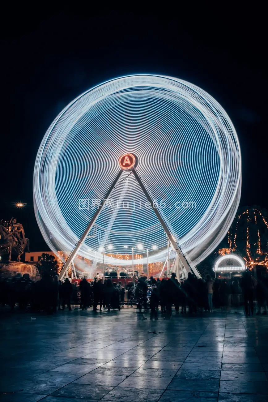 夜景摩天轮人群热闹图片