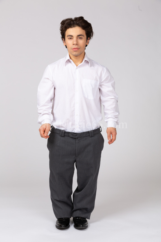 严肃男子形象解读