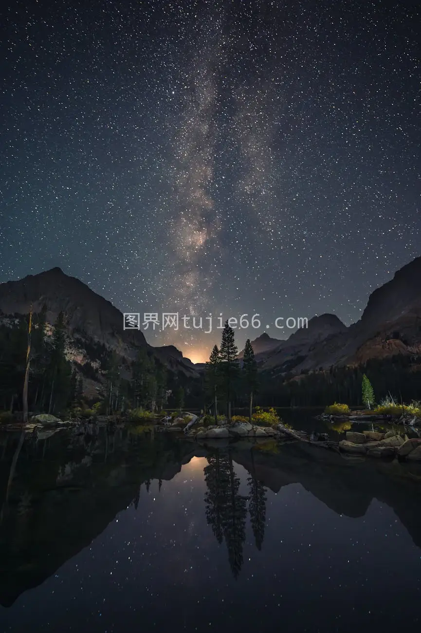 山湖映银河 夜景摄影绝美图片