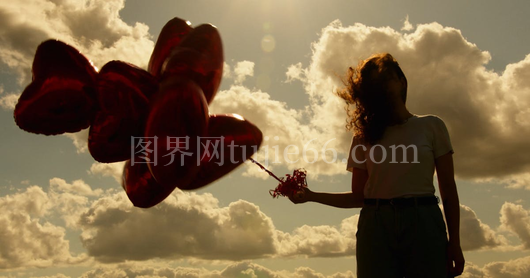 女士背阳心形气球
