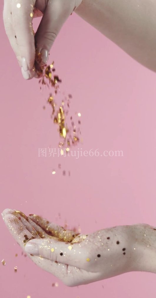 手上重复撒金闪粉镜头