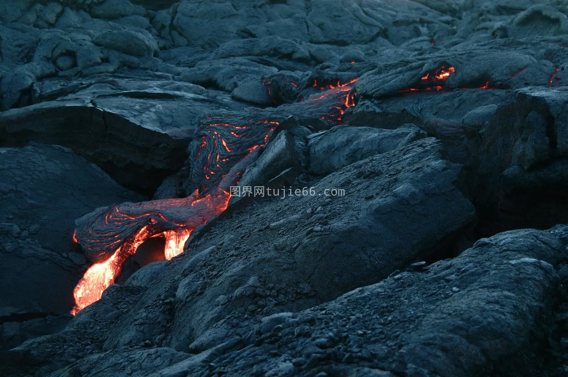 特写熔岩火山流动图片