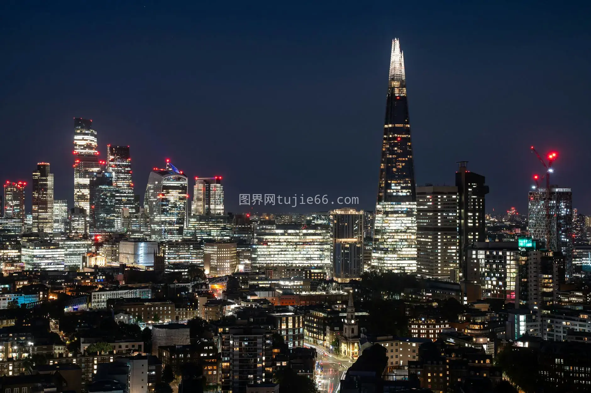 伦敦夜景Shard摩天楼璀璨夺目图片