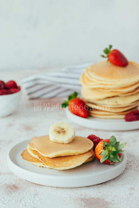 自制华夫饼草莓香蕉早餐