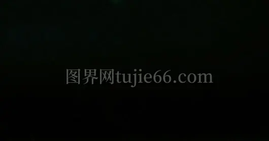 绿色油漆滴水中瞬间