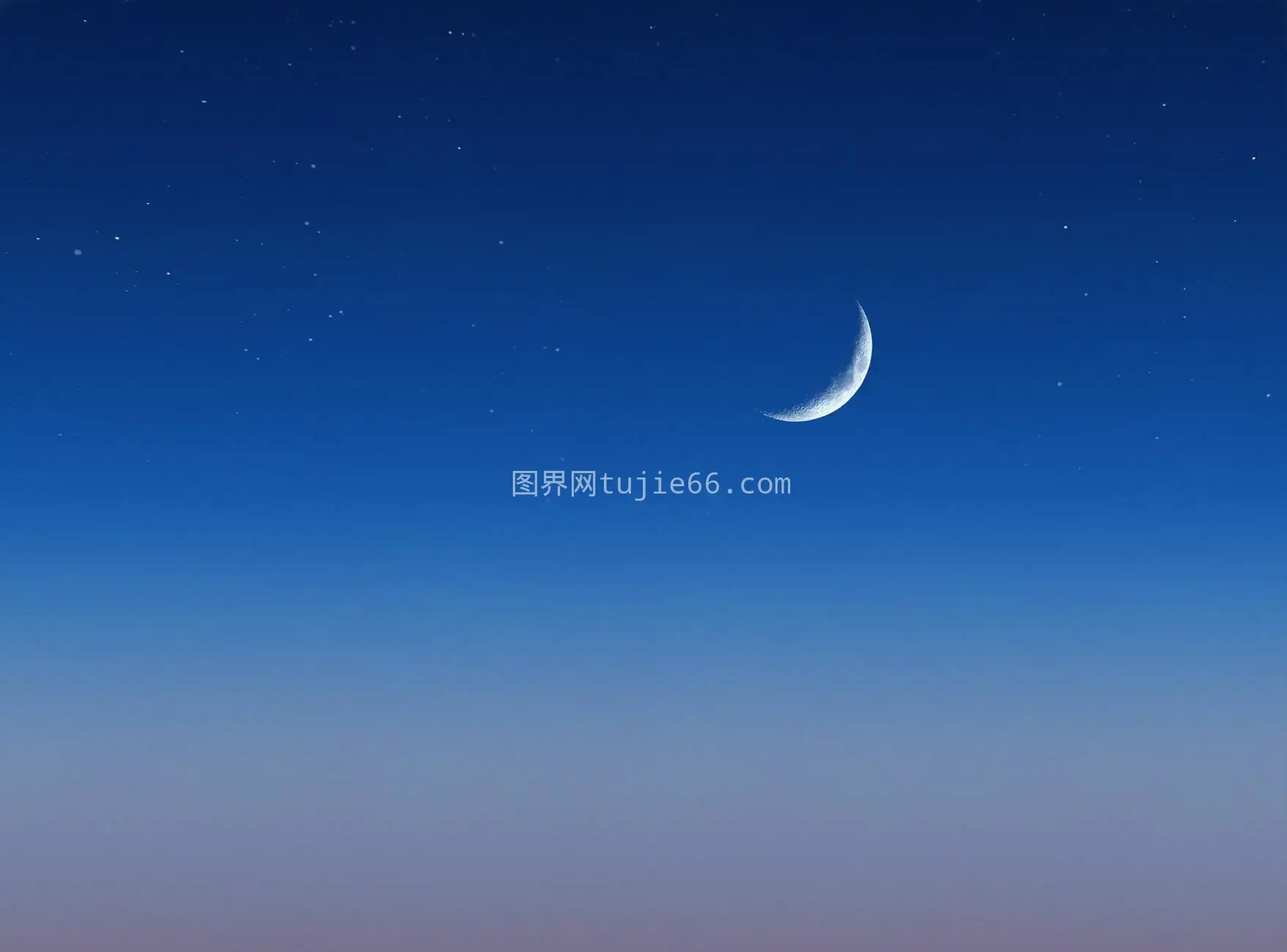 宁静弯月映深蓝繁星夜空图片