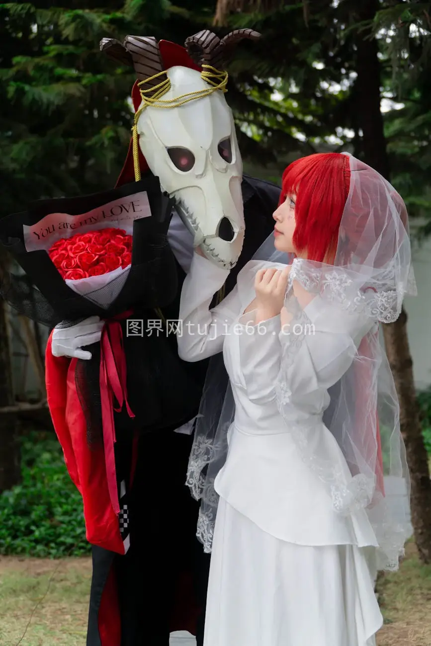 户外婚礼cosplay幻想动漫夫妇图片