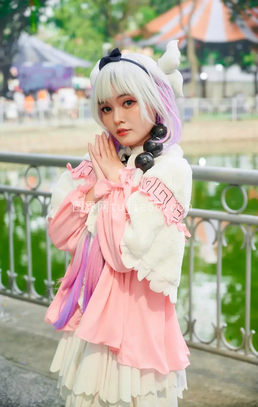 粉色cosplay细腻人像图片