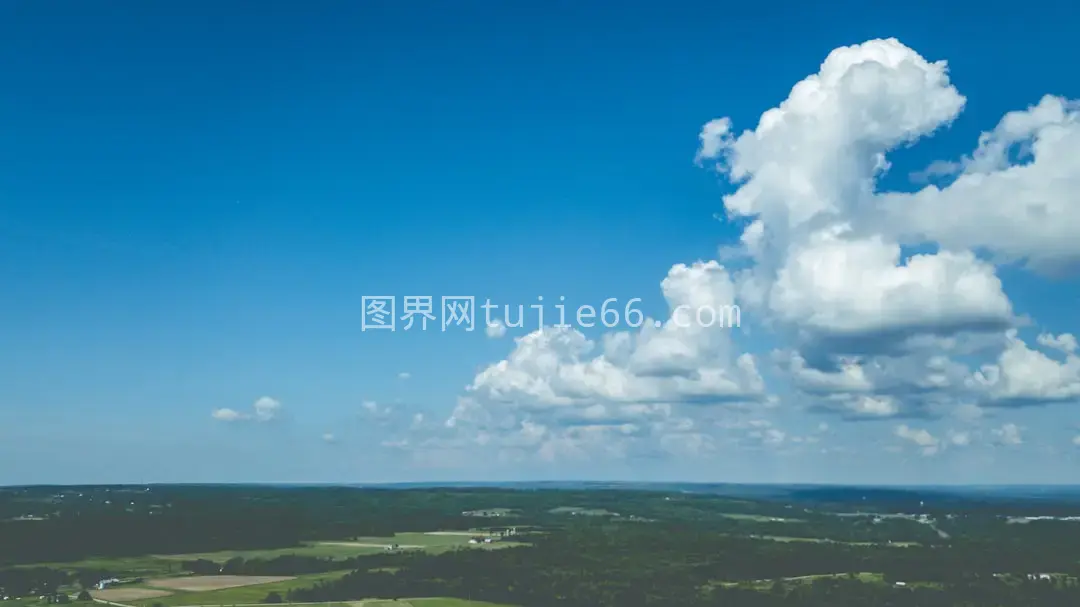 蓝天白云绿草如茵白昼景致图片