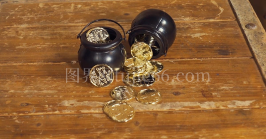 金币罐子盛满黄金