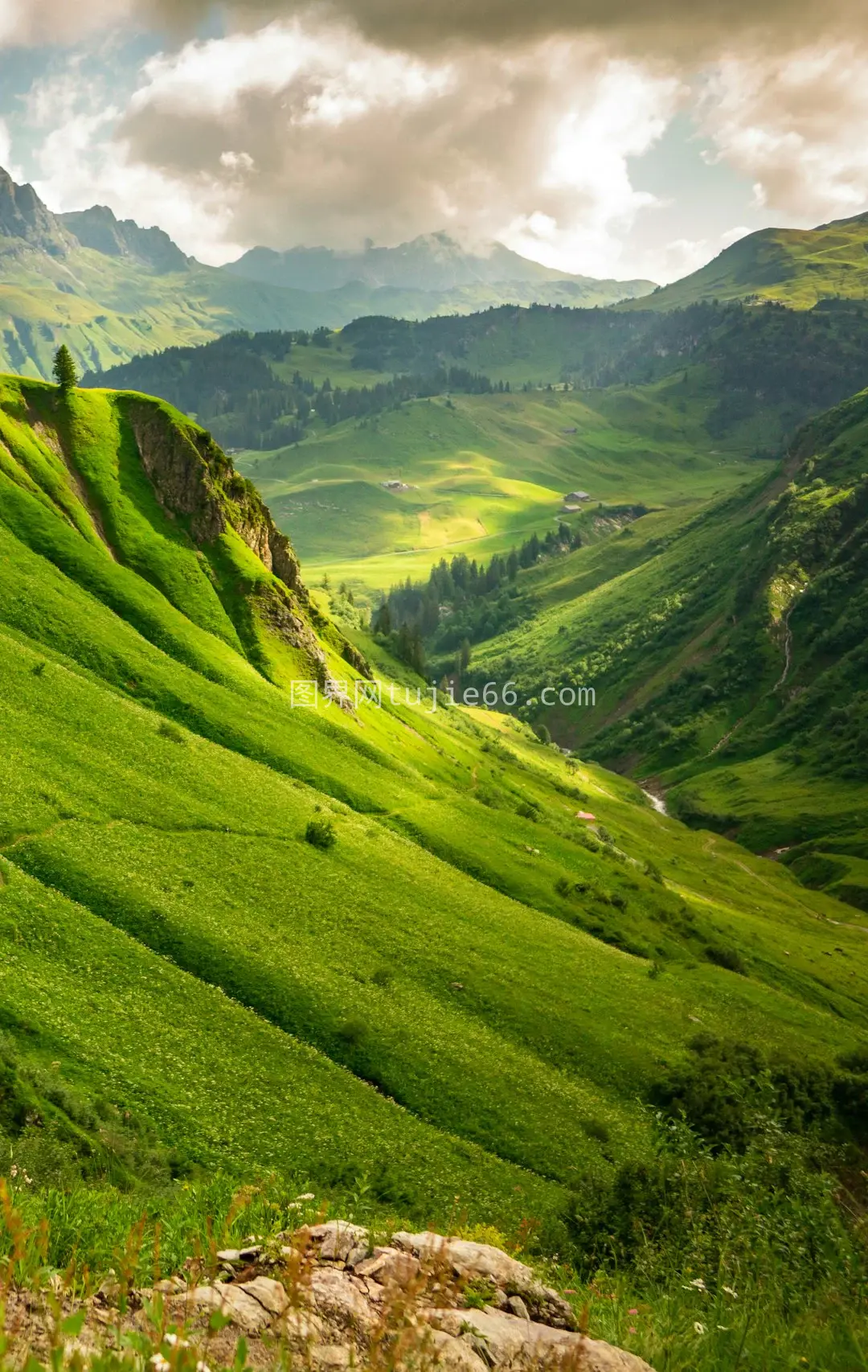 蓝天青山白昼景致图片