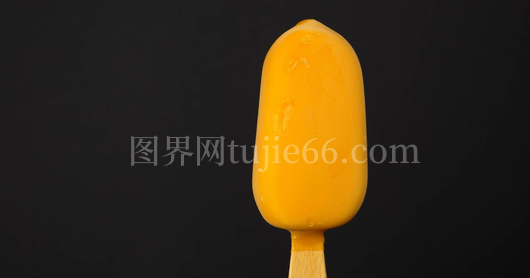 冰淇淋慢慢融化画面