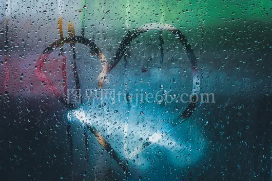 雨滴映窗心浪漫